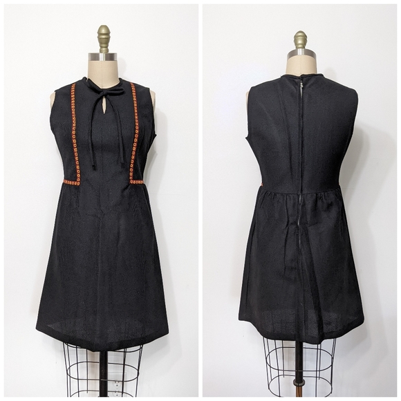 (48) vtg 1960s bohemian embroidered Aline fit black dress - Picture 1 of 5